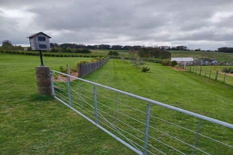 Photo of property in 13 Nga Tui Lane, Acacia Bay, Taupo, 3385