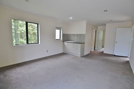Photo of property in 104 Lake Panorama Drive, Henderson Valley, Auckland, 0612