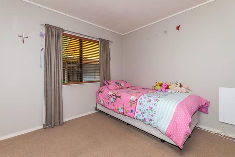 Photo of property in 2/5 September Place, Forrest Hill, Auckland, 0620