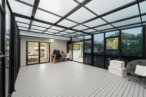 Photo of property in 9 West Harbour Drive, West Harbour, Auckland, 0618