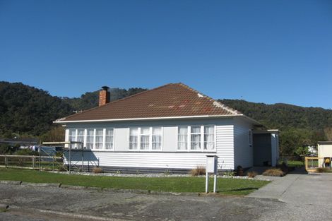 Photo of property in 14 Lynch Street, Cobden, Greymouth, 7802