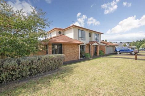 Photo of property in 2 Berkshire Terrace, Massey, Auckland, 0614