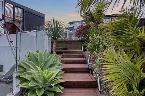 Photo of property in 21 Colliston Rise, Pinehill, Auckland, 0632