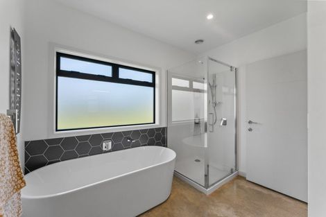 Photo of property in 40 Lacebark Drive, Kinloch, Taupo, 3377