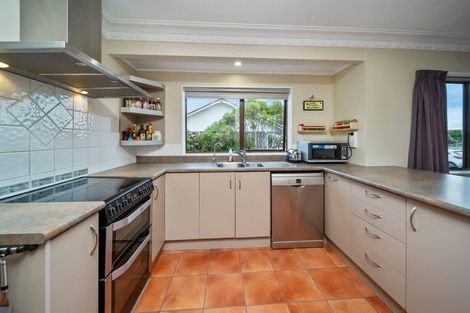 Photo of property in 31 Tiverton Crescent, Whalers Gate, New Plymouth, 4310