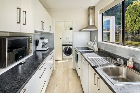 Photo of property in 27 Old Coach Road, Johnsonville, Wellington, 6037