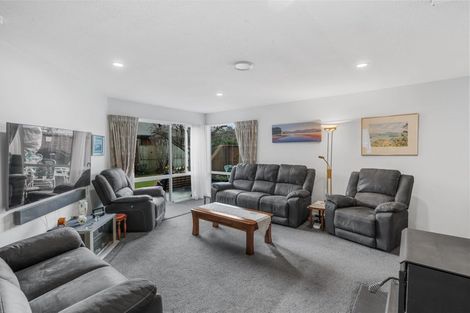 Photo of property in 18 Claverley Gardens, Avonhead, Christchurch, 8042