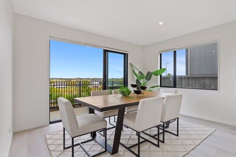 Photo of property in 17 Park Green Avenue, Rosehill, Papakura, 2113