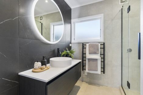 Photo of property in 13 Keldale Place, Forrest Hill, Auckland, 0620