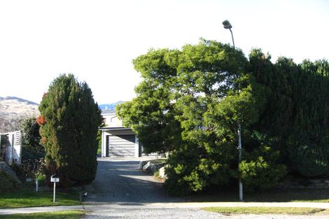 Photo of property in 4 Sequoia Place, Kelvin Heights, Queenstown, 9300