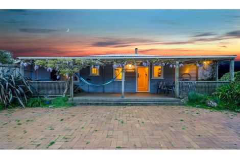 Photo of property in 203 Mangakura Road, Helensville, 0875