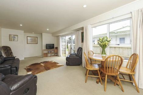 Photo of property in 2/1 Dunstall Place, Mangere Bridge, Auckland, 2022