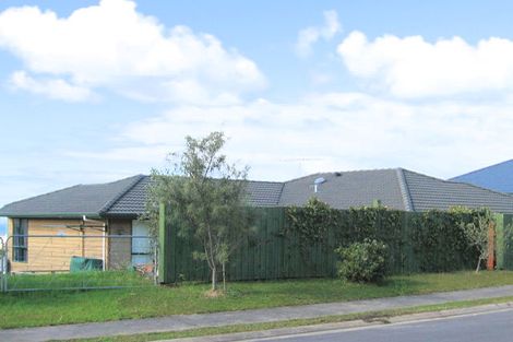 Photo of property in 32 Roberta Crescent, Orewa, 0931