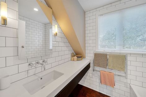 Photo of property in 100 Idris Road, Bryndwr, Christchurch, 8052