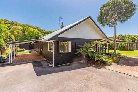 Photo of property in 17a Iti Grove, Waikanae, 5036