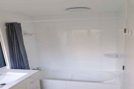 Photo of property in 17a Enderby Drive, Te Atatu Peninsula, Auckland, 0610