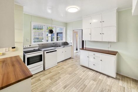 Photo of property in 216 Waddington Drive, Naenae, Lower Hutt, 5011