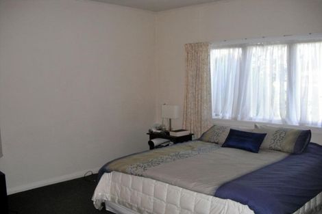 Photo of property in 32 Tirimoana Road, Te Atatu South, Auckland, 0602