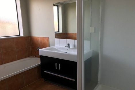 Photo of property in 18 Morewa Place, Takanini, 2112