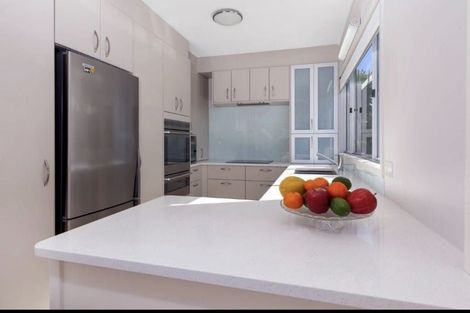 Photo of property in 15 Ravenwood Drive, Forrest Hill, Auckland, 0620