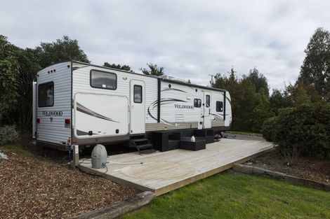 Photo of property in 60 Waicola Drive, Fitzherbert, Palmerston North, 4471