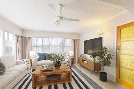 Photo of property in 2/70 Meeanee Road, Taradale, Napier, 4112