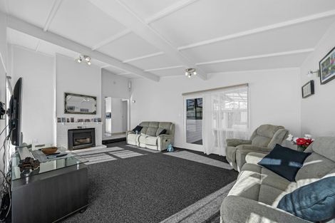 Photo of property in 6 Aplin Place, Birkdale, Auckland, 0626