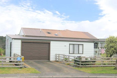 Photo of property in 107 Whitby Place, Whangamata, 3620