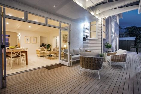 Photo of property in 156 Candia Road, Henderson Valley, Auckland, 0614