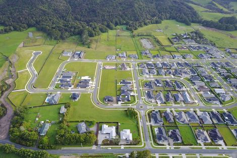 Photo of property in 21 Vogwill Road, Kumeu, 0810