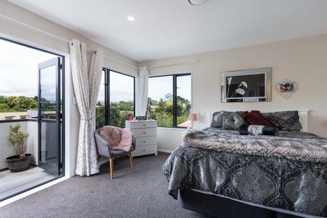 Photo of property in 11 Ruapehu Drive, Fitzherbert, Palmerston North, 4410