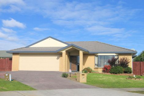 Photo of property in 22 Moycullien Lane, East Tamaki Heights, Auckland, 2016