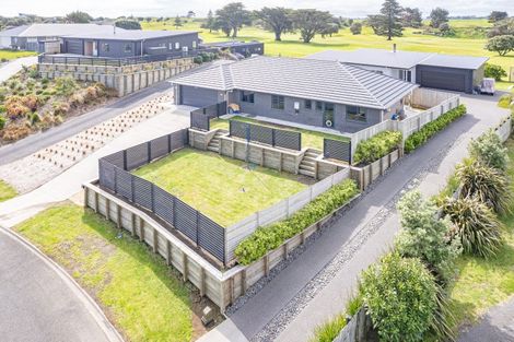 Photo of property in 23 Golf Vue Place, Castlecliff, Whanganui, 4501