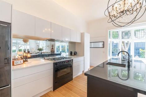 Photo of property in 80 Holly Road, St Albans, Christchurch, 8014