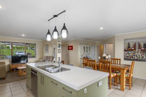 Photo of property in 10 Haden Place, Omokoroa, 3114