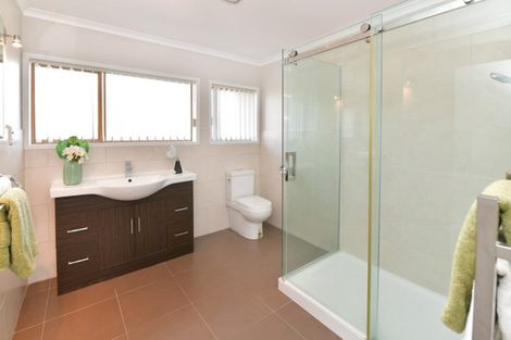 Photo of property in 2/24 Tamariki Avenue, Kelston, Auckland, 0602