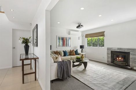 Photo of property in 27 Aorangi Place, Birkenhead, Auckland, 0626