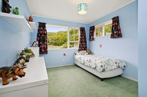 Photo of property in 7 Saint Hildas Glade, Tawa, Wellington, 5028