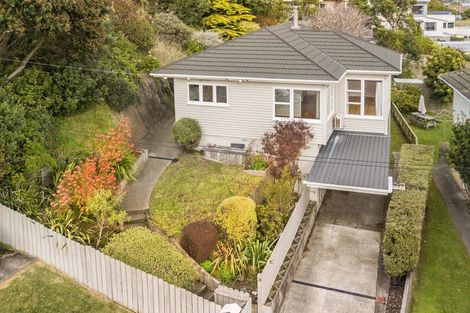 Photo of property in 4 Mana View Road, Paremata, Porirua, 5026