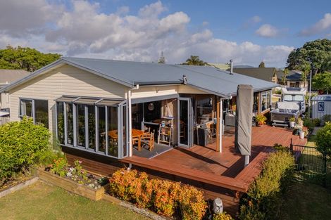 Photo of property in 15 Martin Place, Cooks Beach, Whitianga, 3591