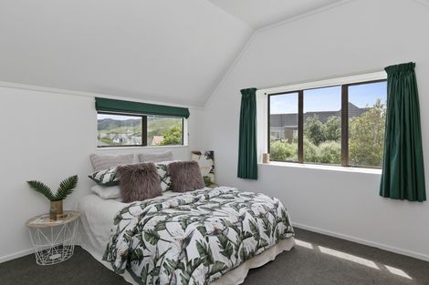 Photo of property in 11 Ellwood Place, Churton Park, Wellington, 6037