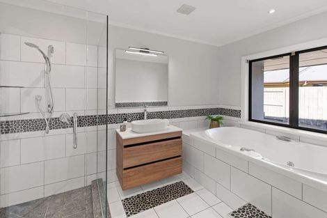 Photo of property in 7 Rodeo Drive, Kelvin Grove, Palmerston North, 4414