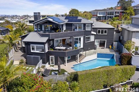 Photo of property in 9 Rahopara Street, Castor Bay, Auckland, 0620