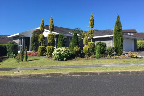 Photo of property in 2/4 Currell Way, Somerville, Auckland, 2014