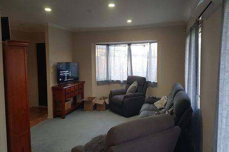 Photo of property in 3 Boderg Way, East Tamaki, Auckland, 2016
