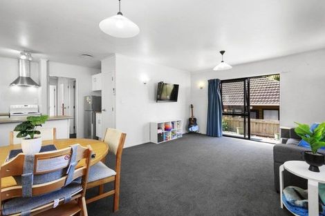 Photo of property in 2/4 Dowse Drive, Maungaraki, Lower Hutt, 5010