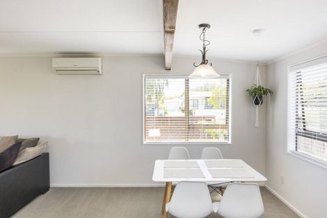 Photo of property in 2 Chatsworth Place, Highbury, Palmerston North, 4412