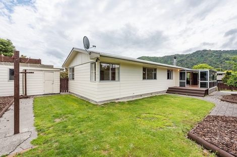 Photo of property in 44 California Drive, Totara Park, Upper Hutt, 5018