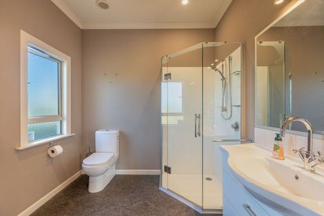 Photo of property in 16 Abbotsford Road, Waipawa, 4210