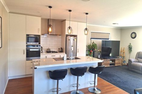 Photo of property in 22 Te Kaeaea Crescent, Wallaceville, Upper Hutt, 5018